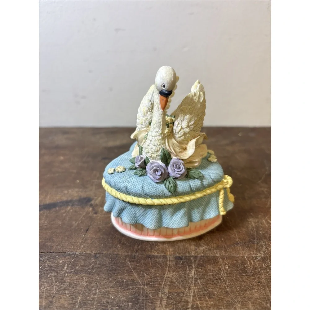 Vintage Heritage House Melodies County Fair Collection Swan Trinket Box Works
